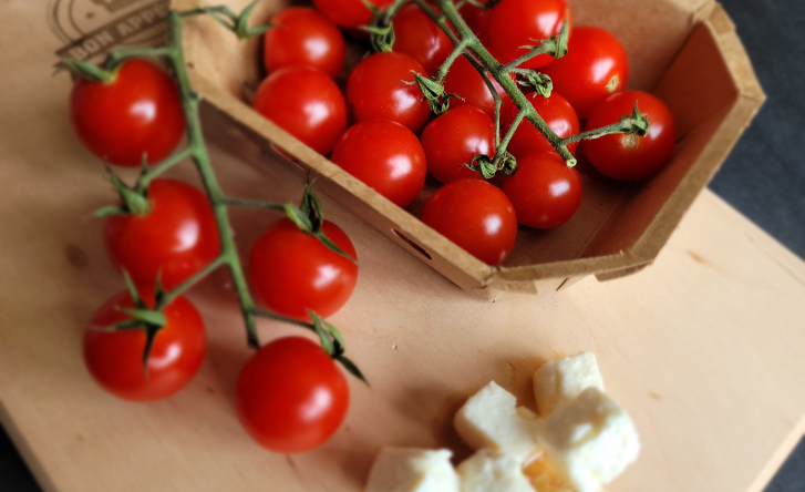 Barquettes en carton et tomates cerises