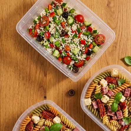 Emballages traiteur recyclables présentant une salade fraiche - boites et barquettes