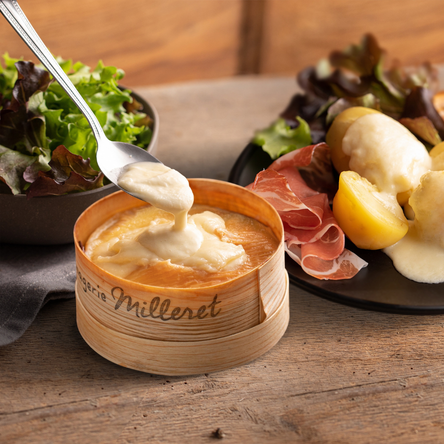boite en bois pour l'alimentaire - mis en situation avec son fromage chaud